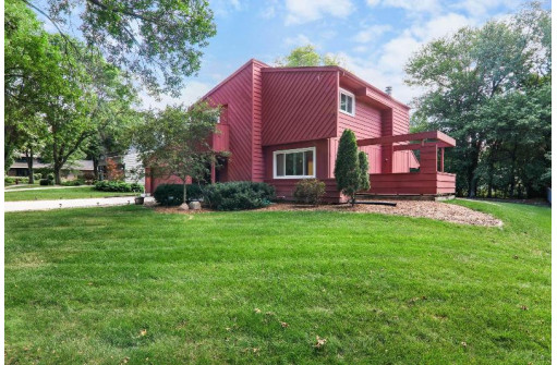 310 Oldfield Rd, Madison, WI 53717