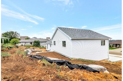 504 Little Fox Tr, Mount Horeb, WI 53572