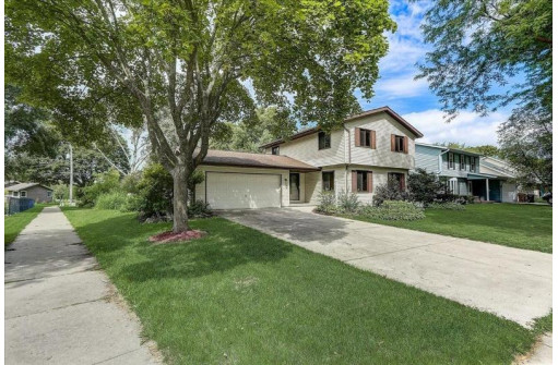 26 Lamplighter Way, Madison, WI 53714