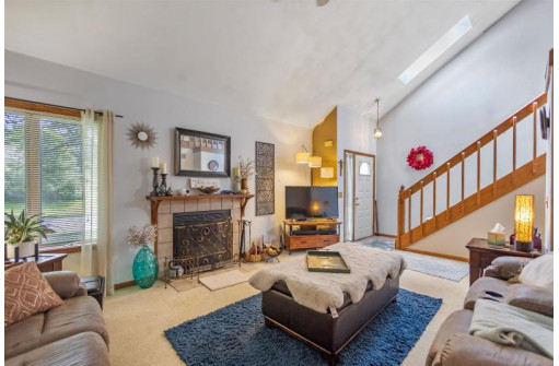 2602 Green Ridge Dr, Madison, WI 53704