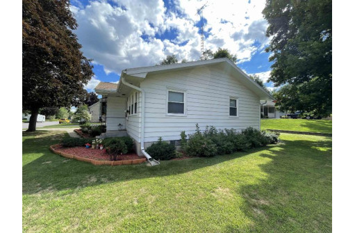 130 James St, Portage, WI 53901