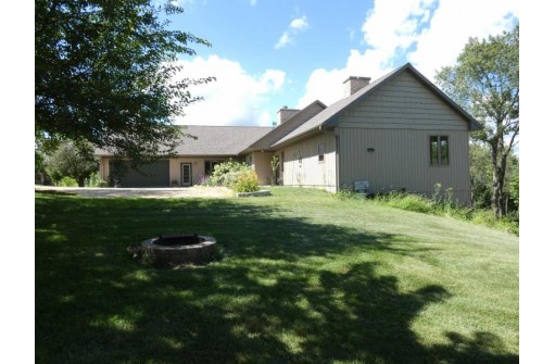 8348 Valley View Rd, Mount Hope, WI 53816