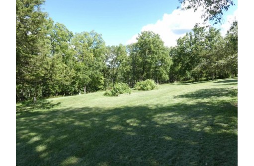 8348 Valley View Rd, Mount Hope, WI 53816