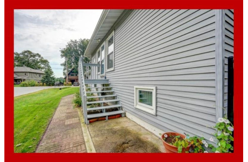 2874 Waubesa Ave, Madison, WI 53711