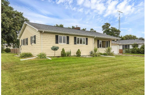 413 W Clay St, Cuba City, WI 53807