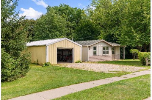 315 Bridge St, Mazomanie, WI 53560