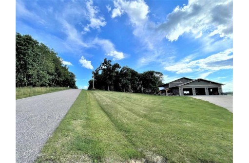 S5241 Loop Dr, Reedsburg, WI 53959