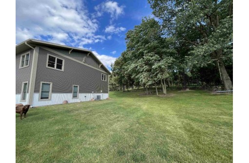 S5241 Loop Dr, Reedsburg, WI 53959