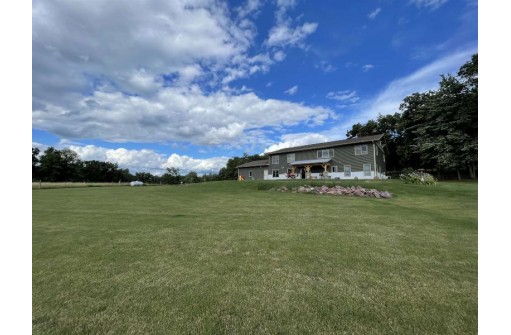 S5241 Loop Dr, Reedsburg, WI 53959