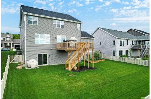 5338 N Peninsula Way, McFarland, WI 53558