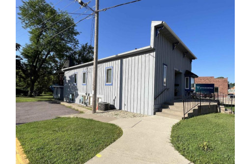 120 Portage St, Lodi, WI 53555