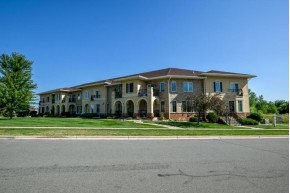 981 Augusta Dr 11