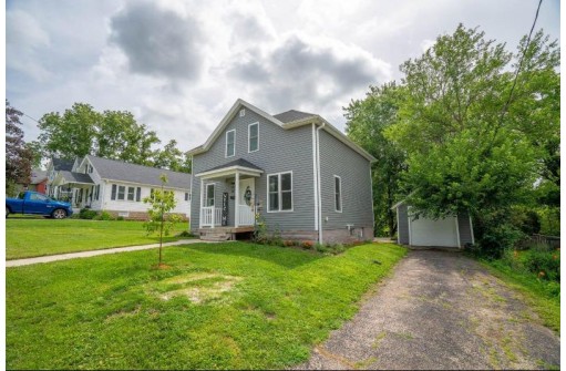 814 2nd St, Baraboo, WI 53913