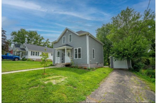 814 2nd St, Baraboo, WI 53913