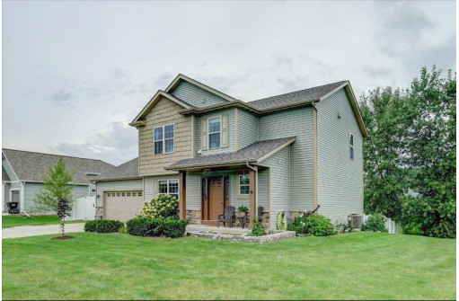 401 Oakbrook Dr, Lake Mills, WI 53551