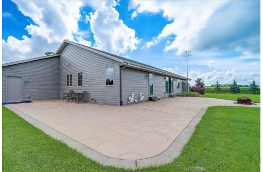 657 Liguori Rd, Edgerton, WI 53534-9342