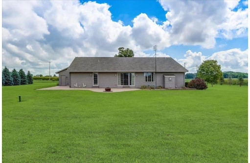 657 Liguori Rd, Edgerton, WI 53534-9342