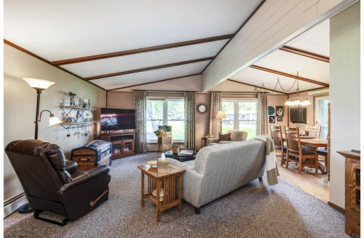 501 St Croix Ct, DeForest, WI 53532-1032