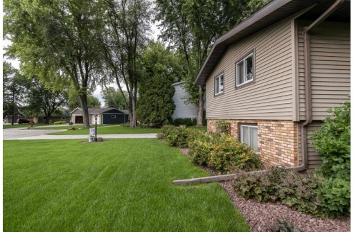 501 St Croix Ct, DeForest, WI 53532-1032