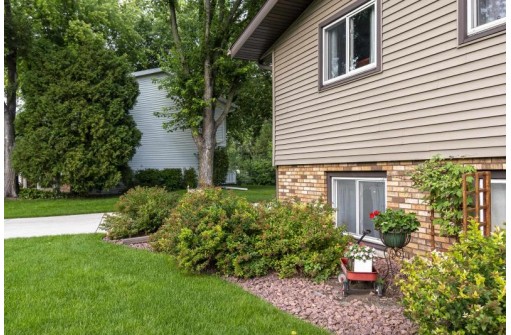 501 St Croix Ct, DeForest, WI 53532-1032