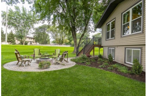 501 St Croix Ct, DeForest, WI 53532-1032