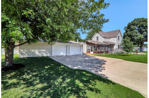 105 5th St, Prairie Du Sac, WI 53578