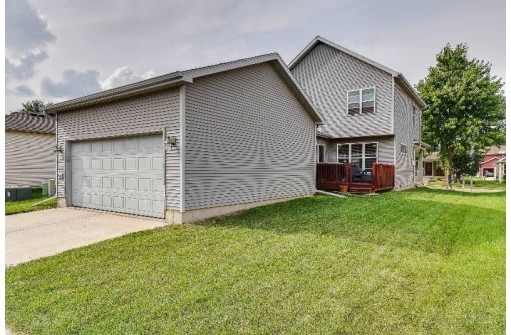 7017 Dewdrop Dr, Madison, WI 53719