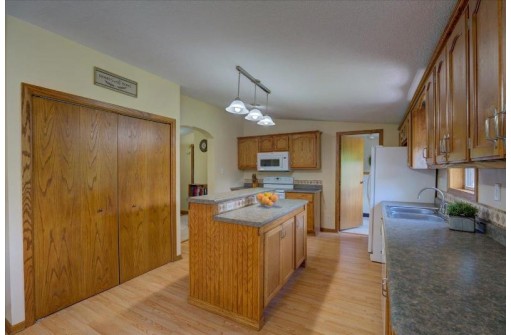 4136 Vilas Rd, Cottage Grove, WI 53527