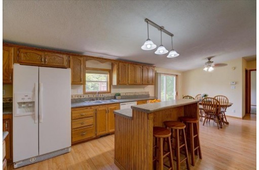 4136 Vilas Rd, Cottage Grove, WI 53527