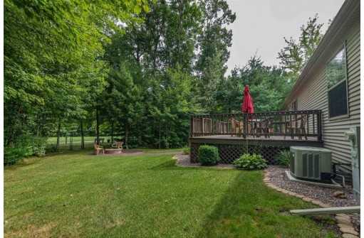 304 Berry Ln, Wisconsin Dells, WI 53965