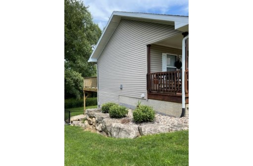 111 Lazy Lake Dr, Fall River, WI 53932