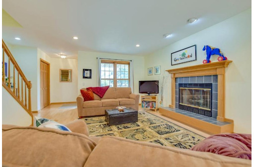 6913 Tottenham Rd, Madison, WI 53711