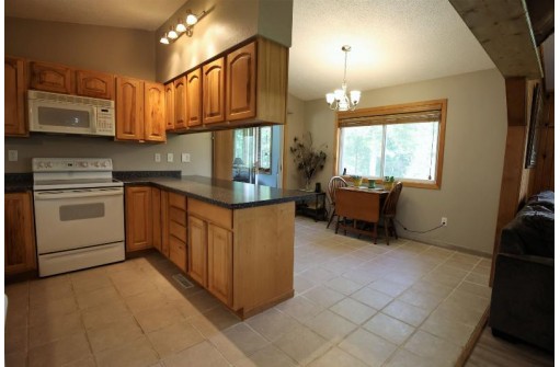 W1594 Golf View Dr, Montello, WI 53949