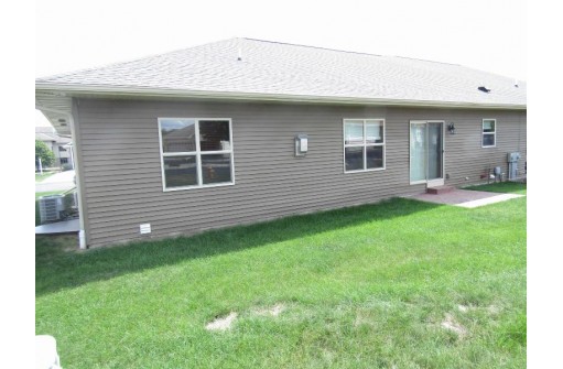 4305 Crossing Ln 4, Milton, WI 53563