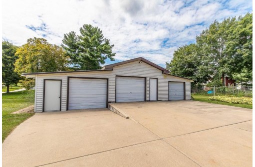 1307 2nd St, New Glarus, WI 53574