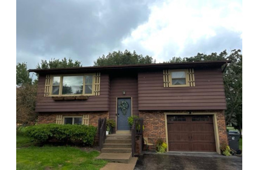 710 Dubois Dr, Baraboo, WI 53913