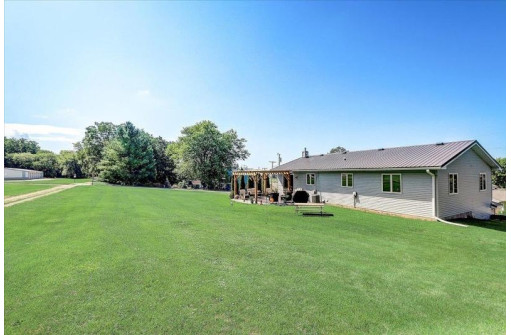 2994 Main St, Blue Mounds, WI 53517