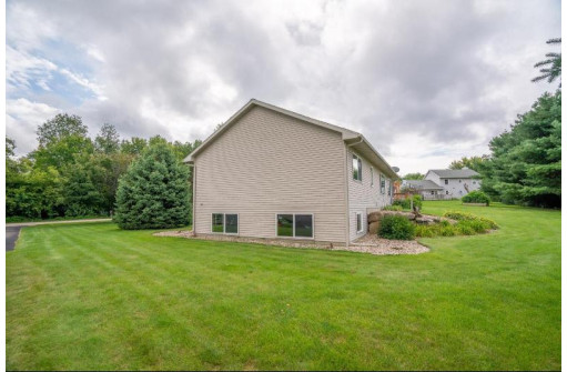 S5611 E Glacier Dr, Baraboo, WI 53913