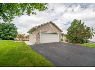 S5611 E Glacier Dr Baraboo, WI 53913