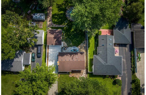 809 Pulley Dr, Madison, WI 53714