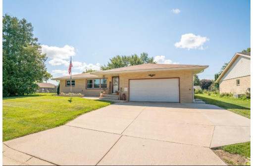 2732 Thinnes St, Cross Plains, WI 53528