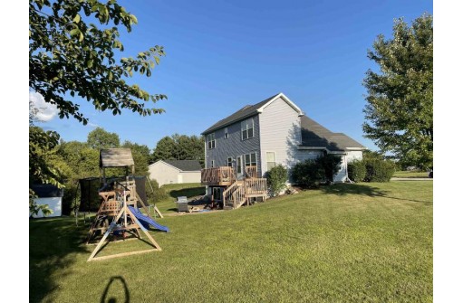 122 Pine Tree Ln, Darien, WI 53114