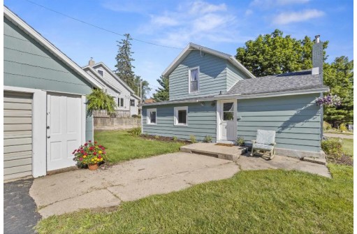 304 W Pearl St, Belleville, WI 53508