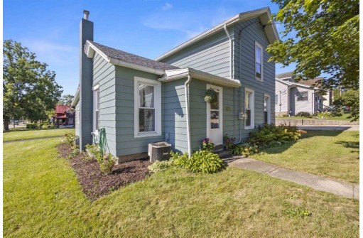 304 W Pearl St, Belleville, WI 53508