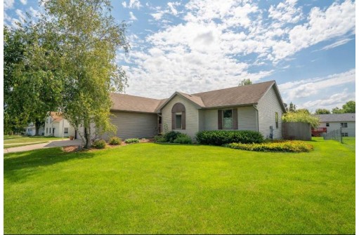 305 W Freidel Dr, Marshall, WI 53559