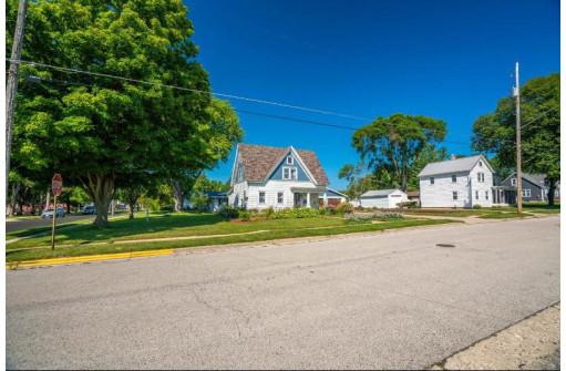 1428 S 3rd St, Watertown, WI 53094