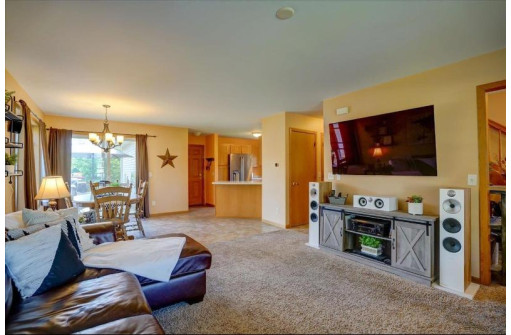 1211 Gas Light Dr, Sun Prairie, WI 53590