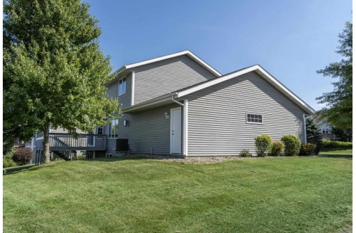 5256 Stoneman Dr, Fitchburg, WI 53711