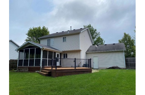 403 Carriage Dr, Cottage Grove, WI 53527