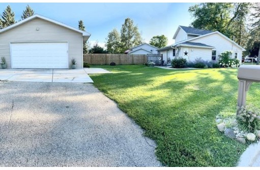 916 Parkview Dr, Milton, WI 53563